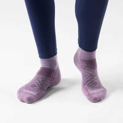 Dámské merino ponožky SMARTWOOL Women's Run Targeted Cushion Ankle Socks, Purple Dawn velikost: 38-41 (M)